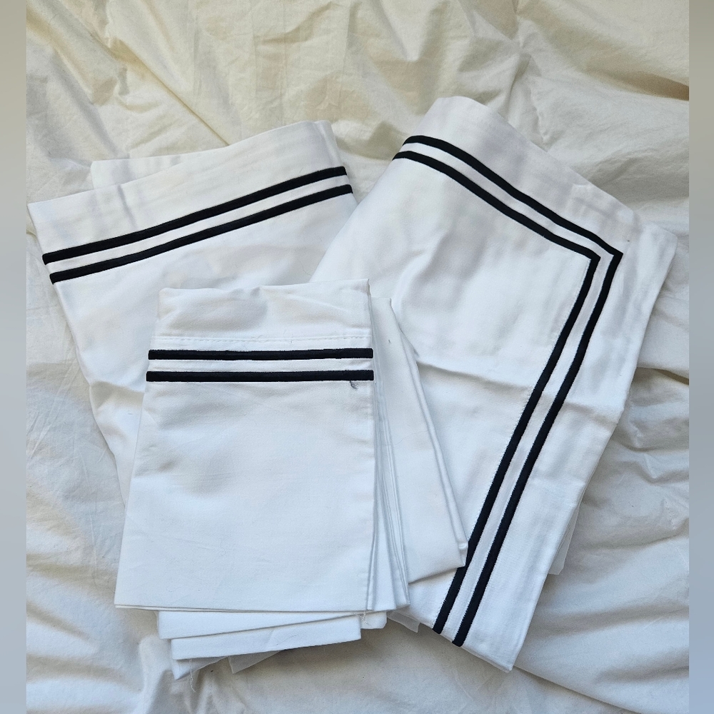 Hotel Style Black/White Pillow Case - 3 Pack